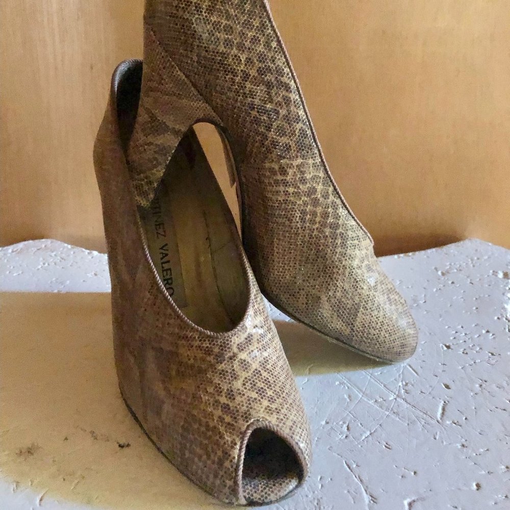 VINTAGE SKIN OPEN TOE PUMPS circa 1940's